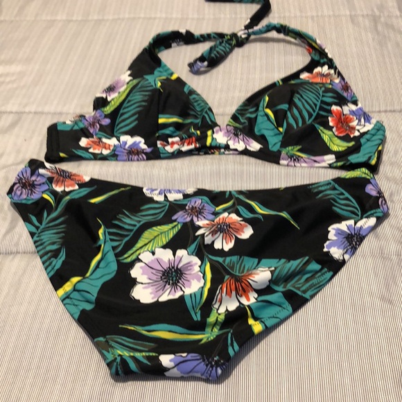 OLD NAVY two piece Swimsuit, Size Medium - Picture 2 of 5